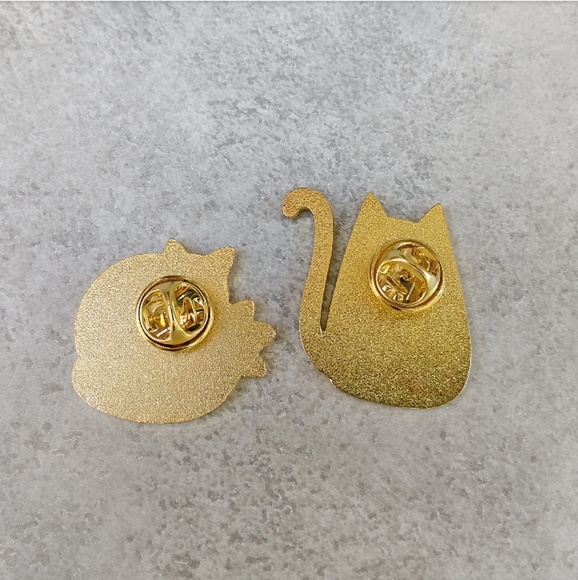 Clearance! 2 new white and black cat pins - Picture 3 of 4